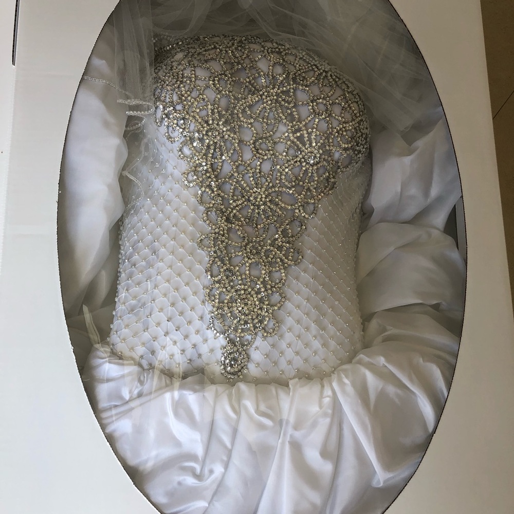 WEDDING DRESS